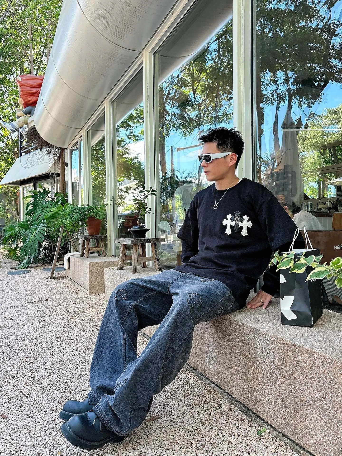 Pants P 520 Clothes P 436💰 Chrome Hearte CH SS New Cross Horseshoe Chrome Heart Sanskrit Three-dimensional patch shows craftsmanship. Double-sided cotton double yarn jersey fabric, custom dyed in the same vat with special bold 32-count double-ply 1X1 thread. .Light luxury, a must-have item for daily commuting for men and women.  Color: Black White Size: M~3x Style No.: 3590